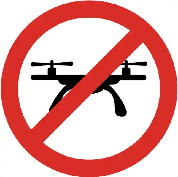 Uzlīme Dronus laist gaisā aizliegts