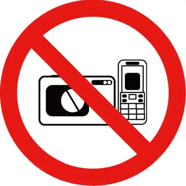 Uzlīme Fotografēt un izmantot mobilos telefonus aizliegts aizlieguma zīme sabedriskās vietās