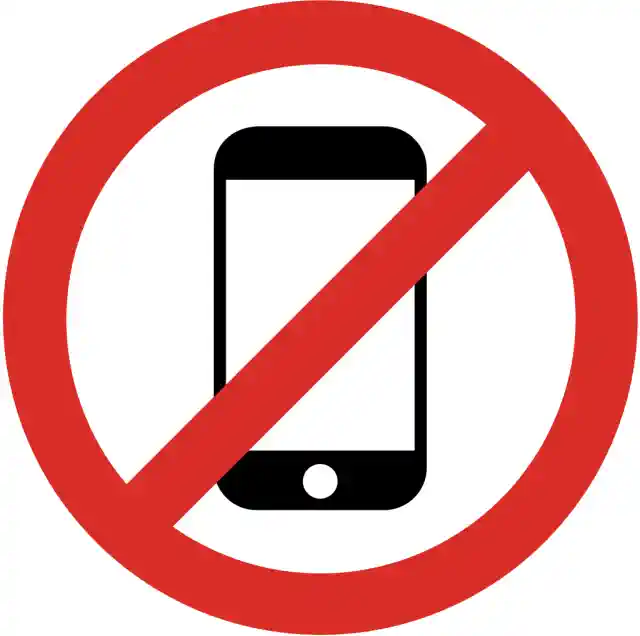Uzlīme Mobilos telefonus un viedtālruņus izmantot aizliegts izslēgt telefonus aizlieguma zīme sabiedriskās vietās