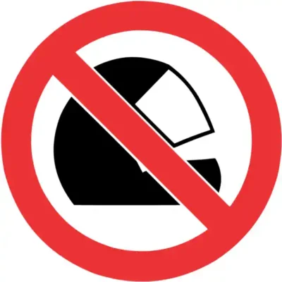 Uzlīme Ar motociklu ķiverēm ienākt aizliegts