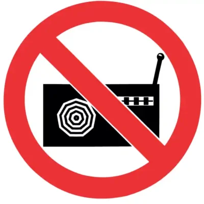 Uzlīme Radio klausīties aizliegts