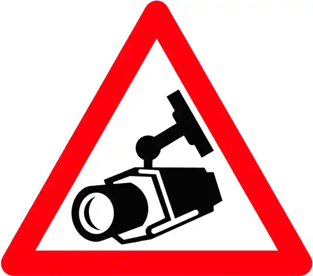 Uzlīme Uzmanību tiek veikta videonovērošana brīdinājuma zīme
