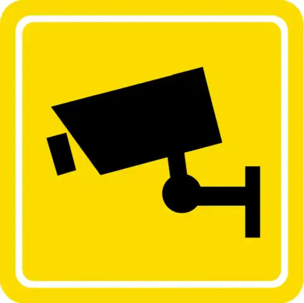 Uzlīme Uzmanību tiek veikta videonovērošana brīdinājuma zīme