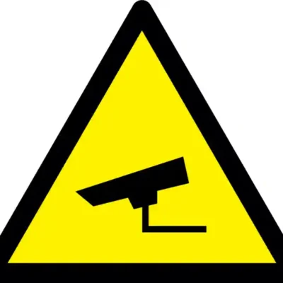 Uzlīme Uzmanību tiek veikta videonovērošana brīdinājuma zīme