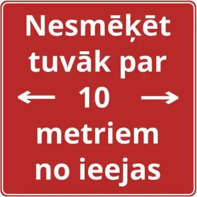 Zīme uzlime uzraksts uz sarkana fona "Nesmēķēt tuvāk par 10 metriem no ieejas"