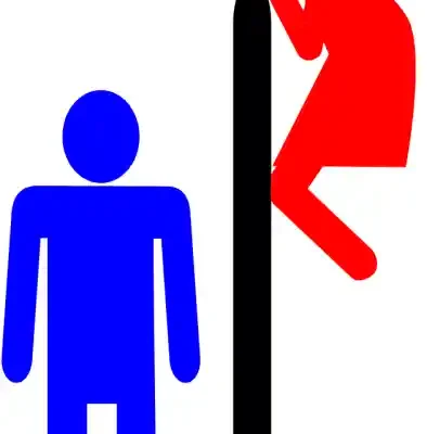 Uzlīme Ziņkārīgie tualetē